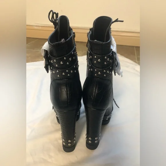 AZALEA WANG INDEPENDENT STUDDED CROC BOOTIES SIZE: 8.5 - Picture 3 of 11